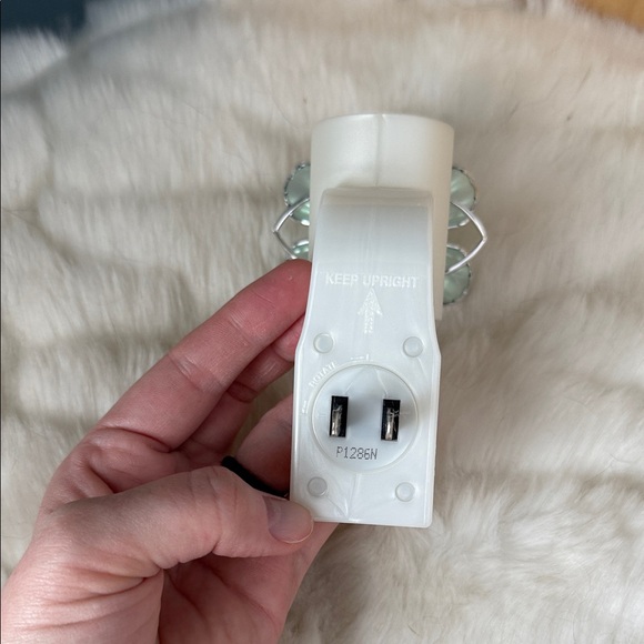 Bath & Body Works Sweet Spring Flower Wallflowers Fragrance Plug (NWOT) - Picture 3 of 5